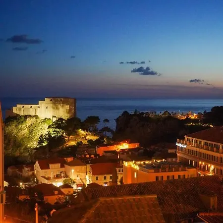 Stunning House In The Old Town By Irundo *