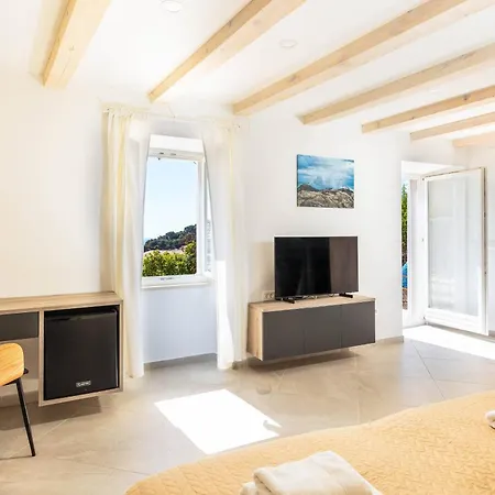 Stunning House In The Old Town By Irundo