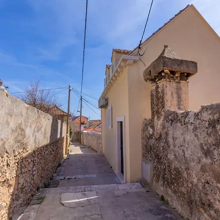 Stunning House In The Old Town By Irundo Ferienhaus *