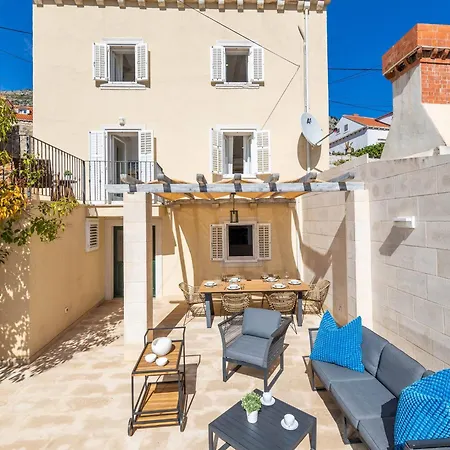 Stunning House In The Old Town By Irundo *