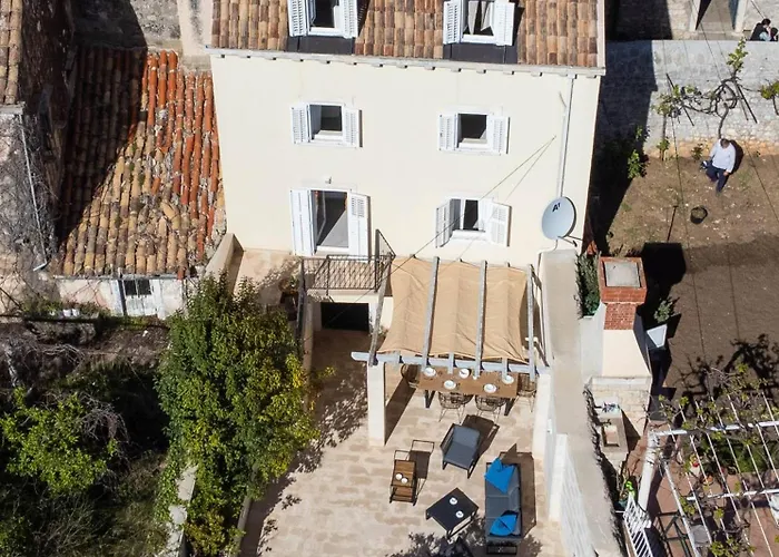 Stunning House In The Old Town By Irundo *