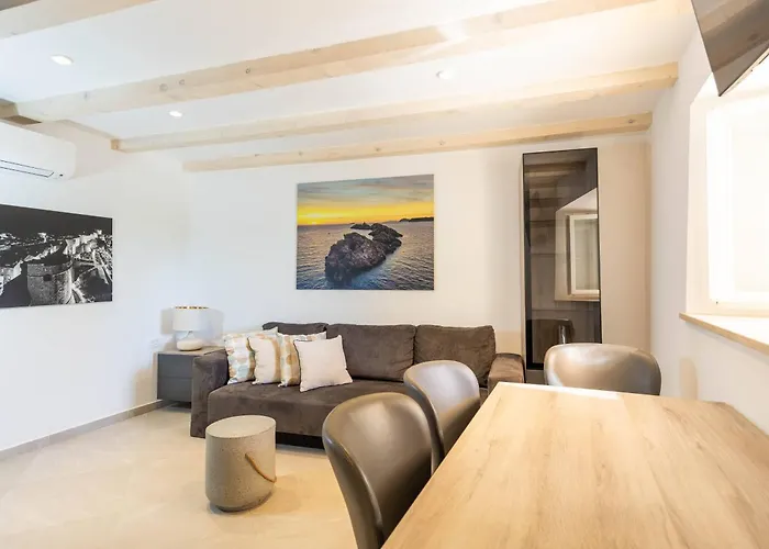 Stunning House In The Old Town By Irundo Ferienhaus
